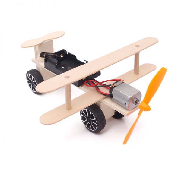 Taxiing aircraft - Image 2